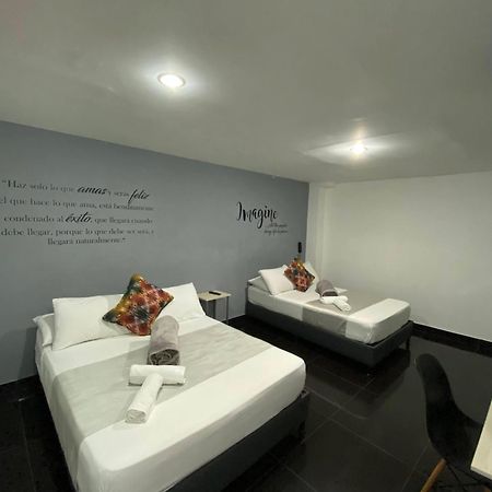 Hotel Aura Меделин Екстериор снимка