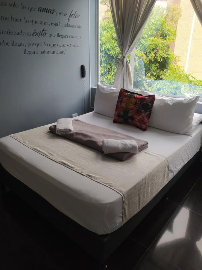 Hotel Aura Меделин Екстериор снимка
