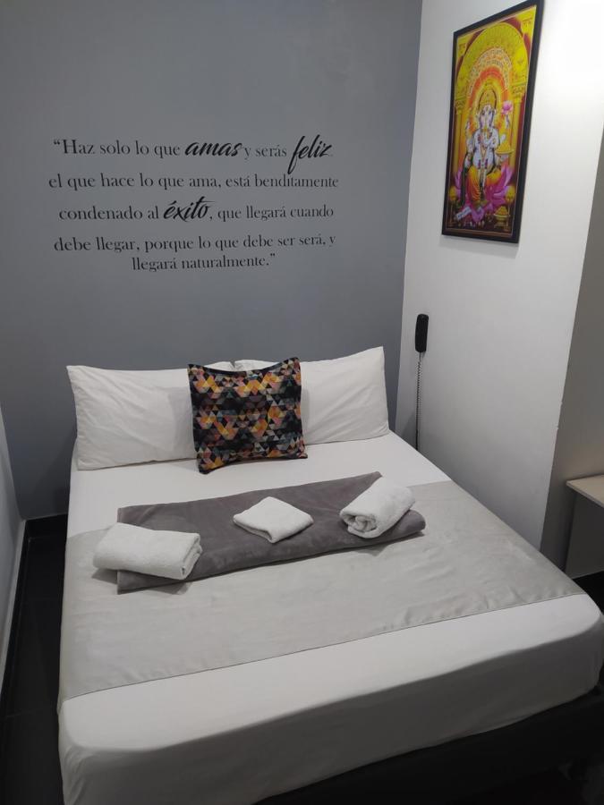 Hotel Aura Меделин Екстериор снимка