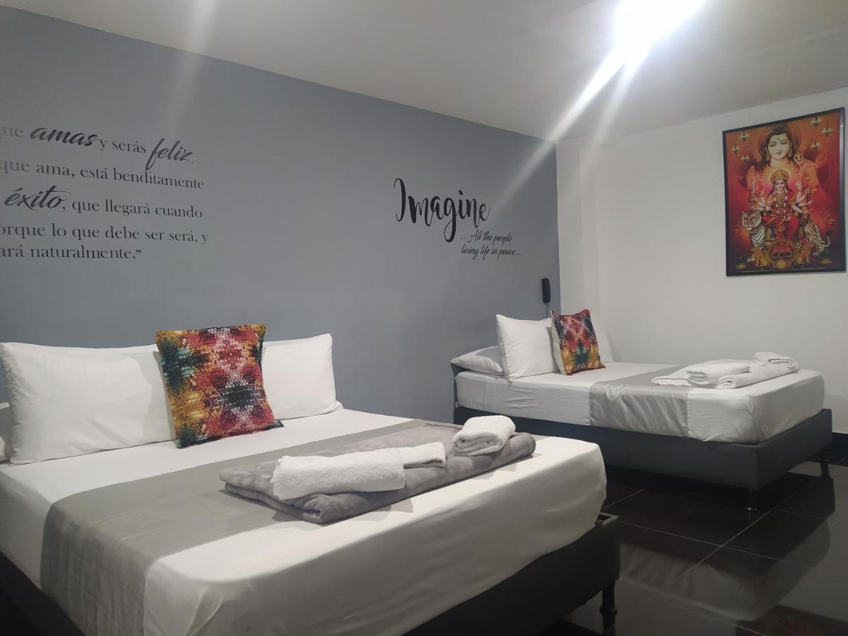 Hotel Aura Меделин Екстериор снимка