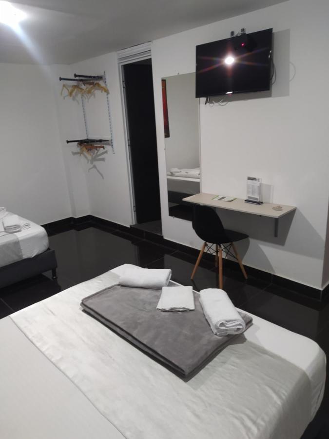 Hotel Aura Меделин Екстериор снимка