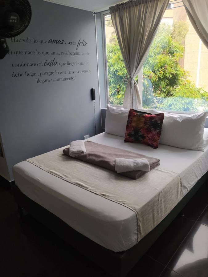 Hotel Aura Меделин Екстериор снимка