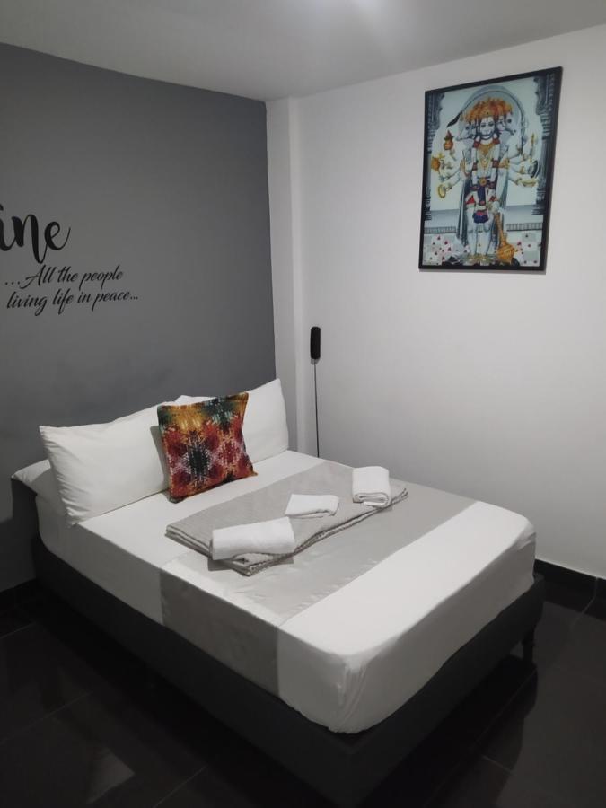 Hotel Aura Меделин Екстериор снимка