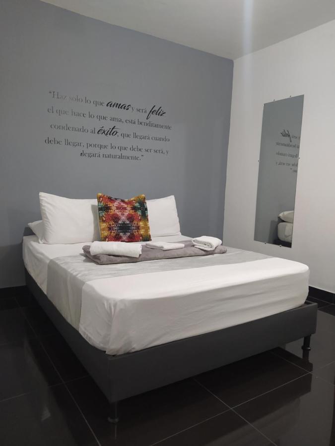 Hotel Aura Меделин Екстериор снимка