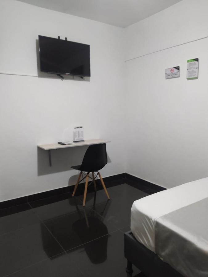 Hotel Aura Меделин Екстериор снимка