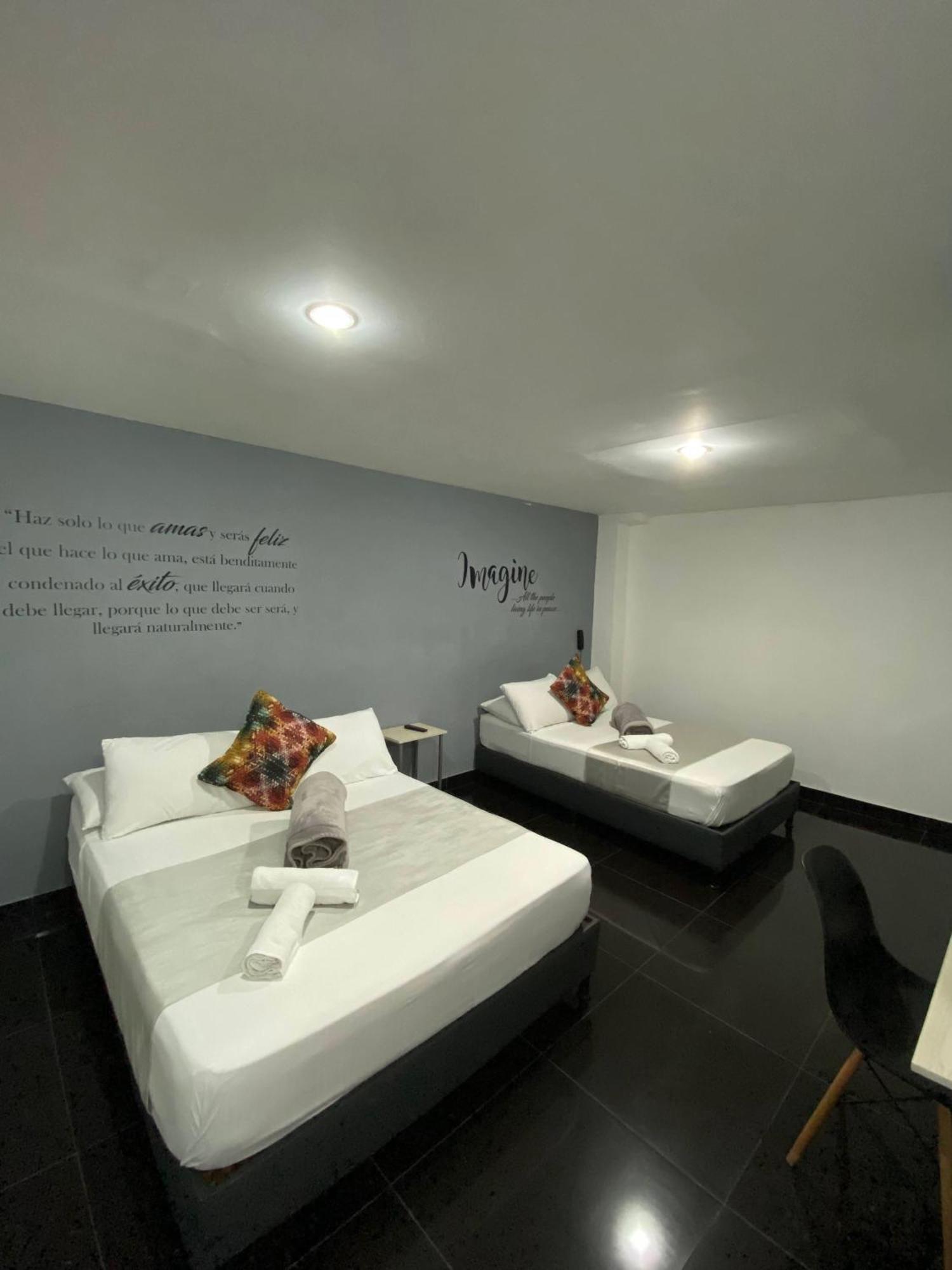 Hotel Aura Меделин Екстериор снимка